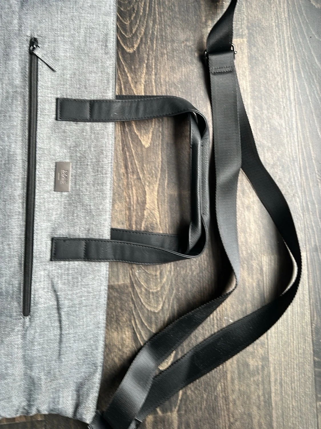 Grå axelväska från BOSS - 2