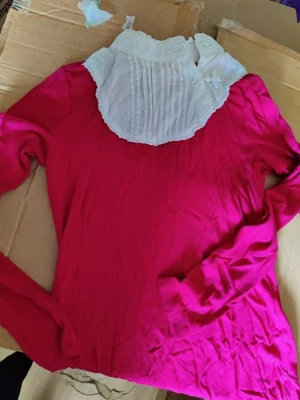 Baby the stars shine bright cutsew röd vit Lolita egl  - jag tror någon har sytt själva baby kragen på en GAP tröja