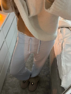 mjukis byxor - as mysiga mjukis byxor från lager 157. kommer inte till användning längre! passar mig som egentligen har xs 