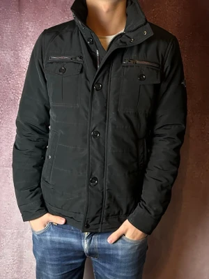 J.lindeberg field jacket bailey - ycket fint skick | Size M (modellen är 188 cm 75 kg) | fraktar spårbart inom 24 timmar | för att köpa klicka ”köp nu” | vid frågor eller funderingar skriv ett meddelande | följare får bättre rabatter🙌