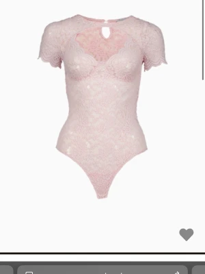 SÖKER - Söker den här spets bodyn från new yorker! Svart, vit eller rosa är av intresse. Storlek S