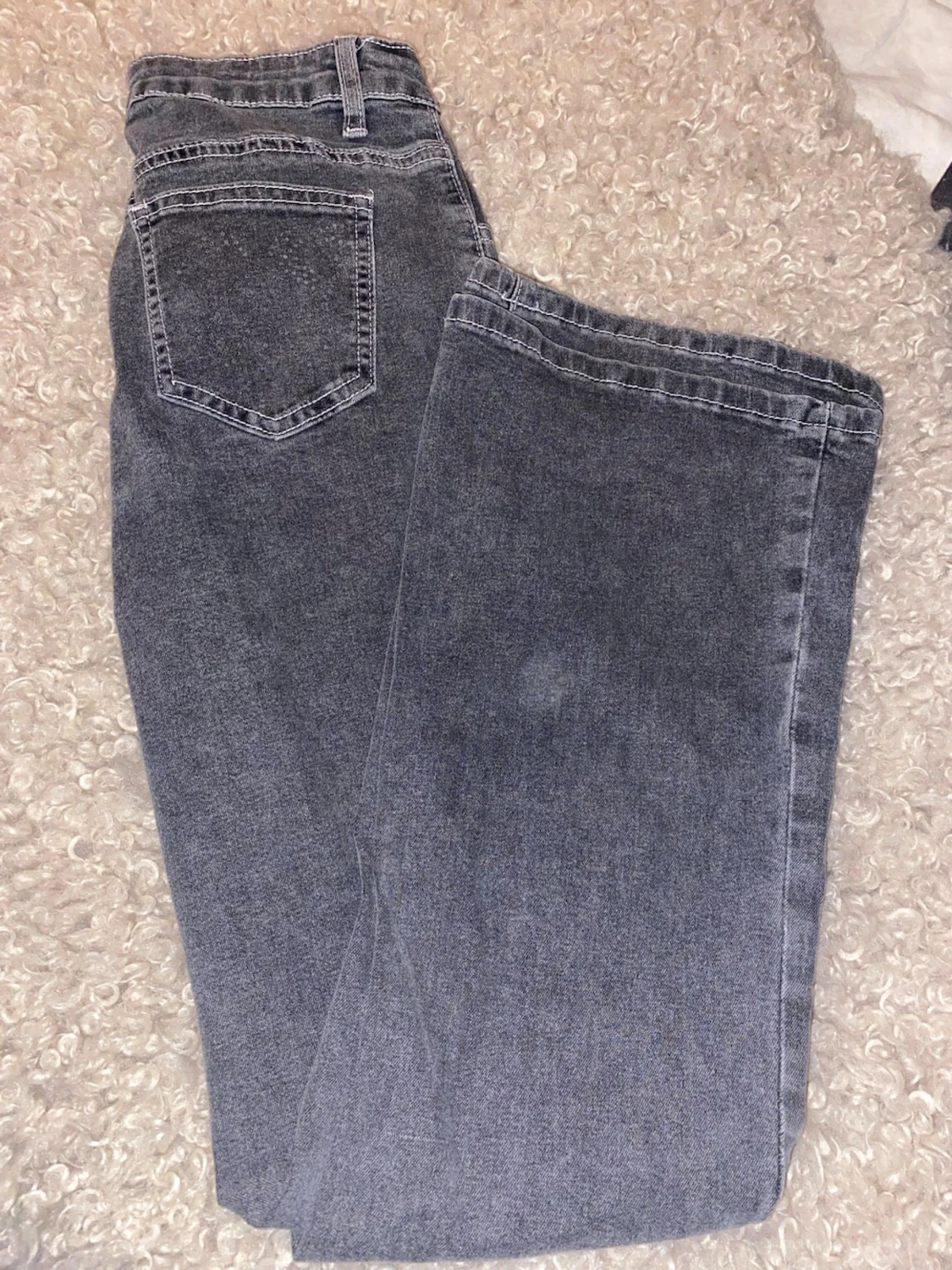 Grå/svarta jeans