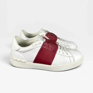 Valentino Open Röd | 40 - Snygga sneakers från Valentino med röd rand | Storlek 40 | Dustbag samt extra skosnören ingår | #88