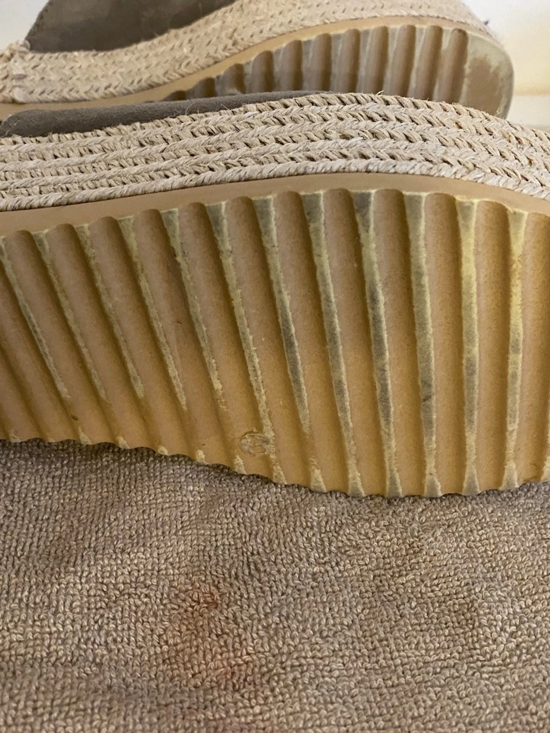 Beige platåsandaler från Melove - 4