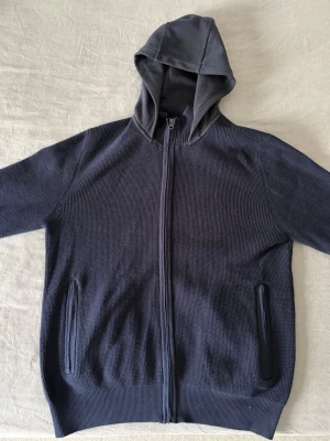 Sayless cardigan - Skön cardigan från Sayless i storlek S. Passar dig mellan 170-180cm. Inga defekter alls! Bara att kontakta vid funderingar!🌟