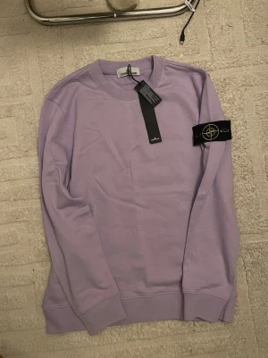 Stone island tröja  - Helt ny Stone island tröja med lappar storlek M, Alltid 1-3 dagars leveranstid