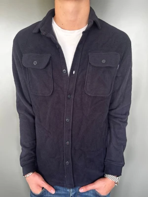 East West Overshirt - Strl - M | Skick - 9/10 | Nypris - ca 1200kr | Vid minsta lilla fundering är det bara att höra av sig!