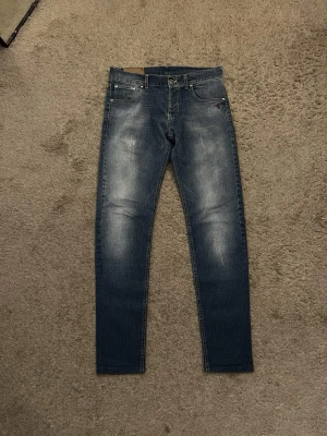 Dondup Jeans - |Dondup Jeans| | Storlek: W28  | Skick: 9/10| Medföljer: inget| Frågor eller funderingar tveka inte på att höra av dig!