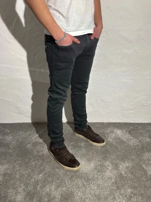 Replay jeans  - Ett par snygga jeans från Replay i storlek W33 L32 i modellen Anbbas hyperflex 