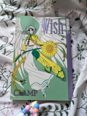 Wish volym 2 av CLAMP manga - Manga Wish volym 2 av CLAMP, utgiven av TOKYOPOP. Liten fläck på baksidan
