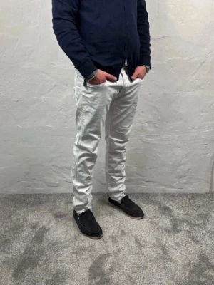 Replay jeans  - Ett par riktigt snygga jeans från Replay i storlek W33 L30 i modellen Anbbas