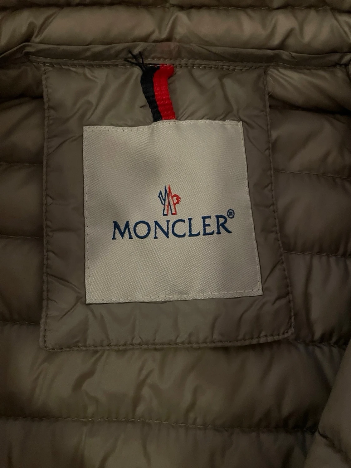 Beige dunjacka från Moncler - 2