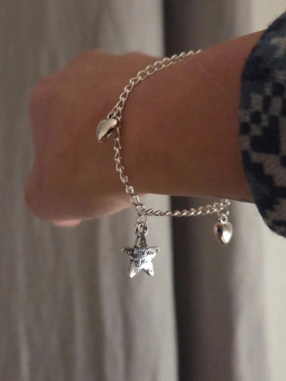 Silverfärgat armband med berlocker Rostfritt Stål