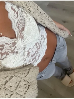 Topp  - As snygg spets topp! Pris kan diskuteras 🫶