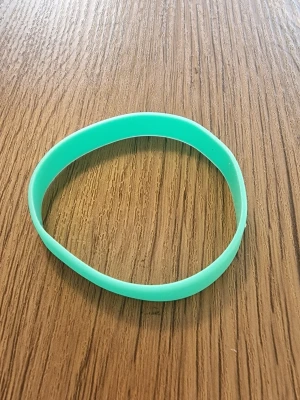 Armband silikon - Silikonarmband. Stretchiga armband för män och kvinnor. Silikon. 20,2 cm. Bredd 1,2 cm. 