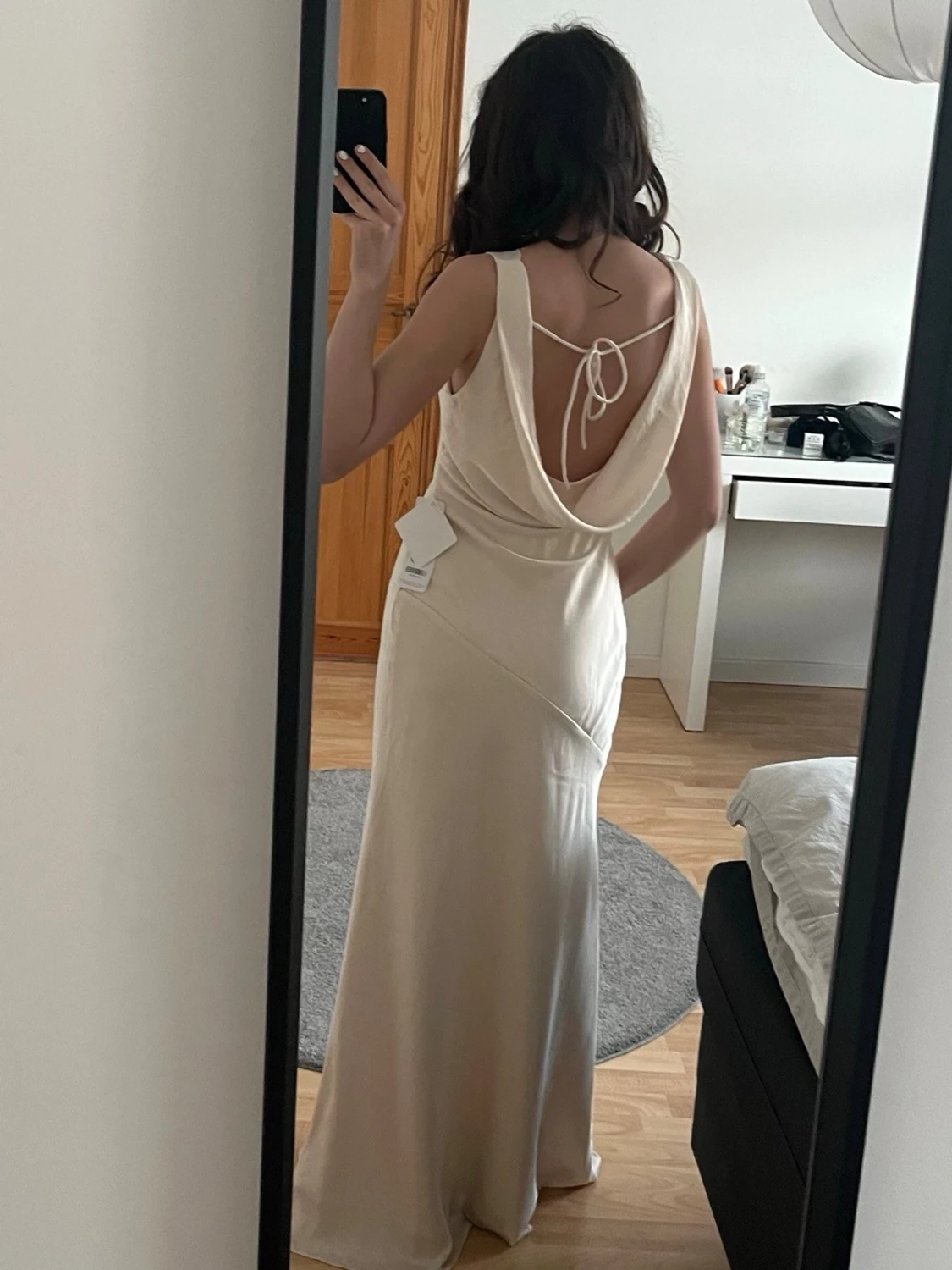 Lång champagnefärgad klänning - 1