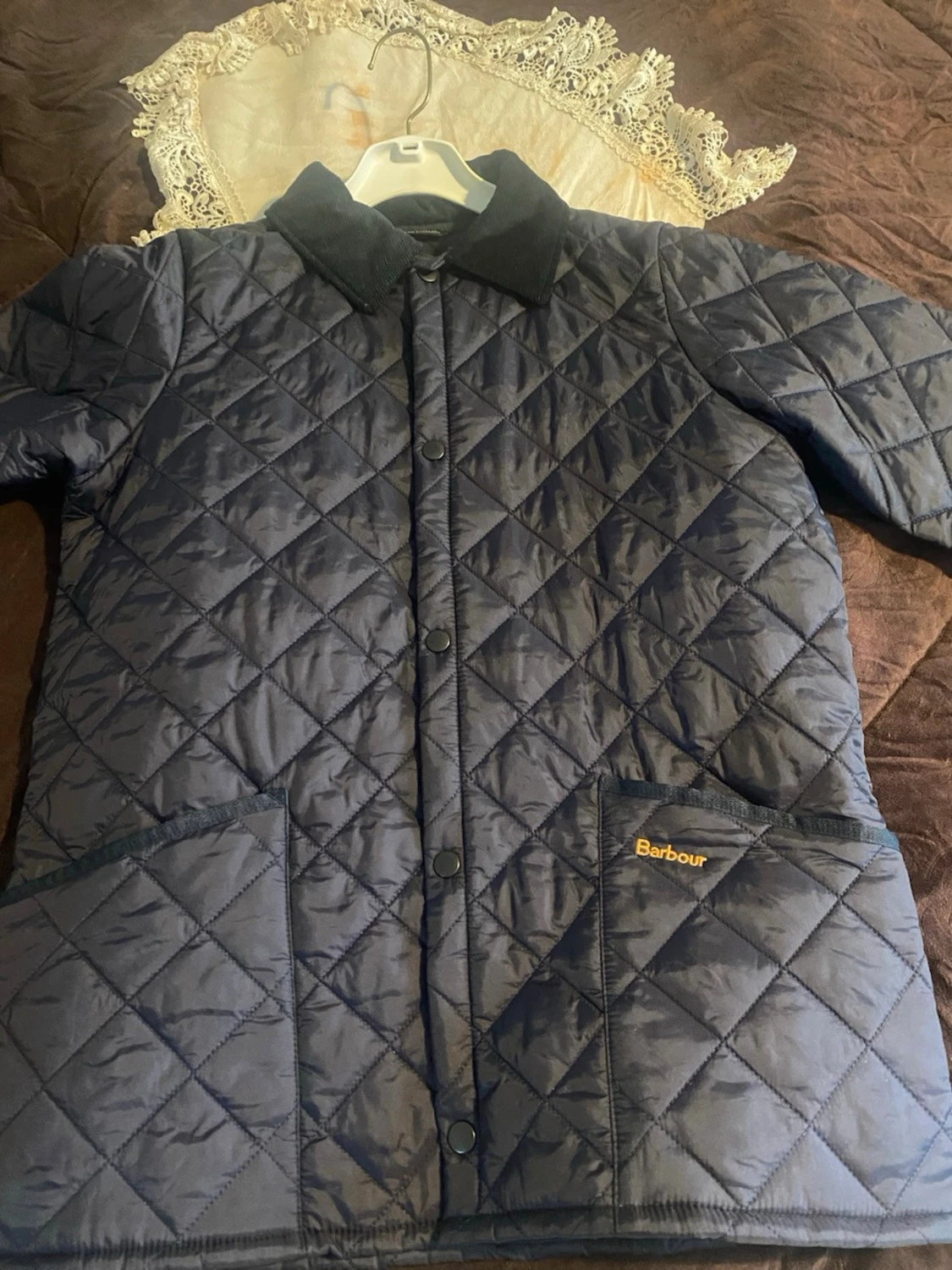 Quiltad mörkblå jacka från Barbour