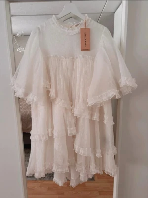 Stella nova klänning - Vacker volangklänning🫶🏻