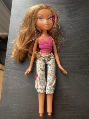 Sasha Bratz docka - Säljer en Bratz docka, skor saknas!