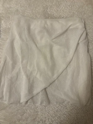 Vit bikini set - Genomskinlig set till sommaren aldrig använd