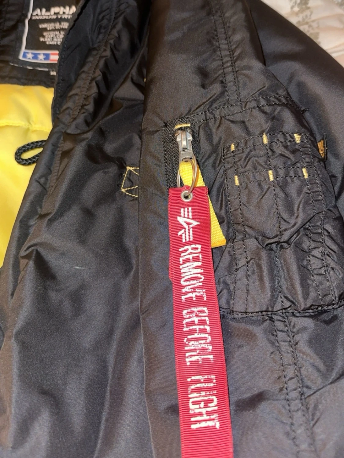 Svart bomberjacka Alpha Industries - 2