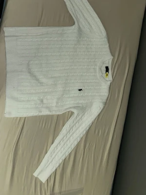 Vit Stickat tröja  - Nytt skick kan diskutera pris eller trada 