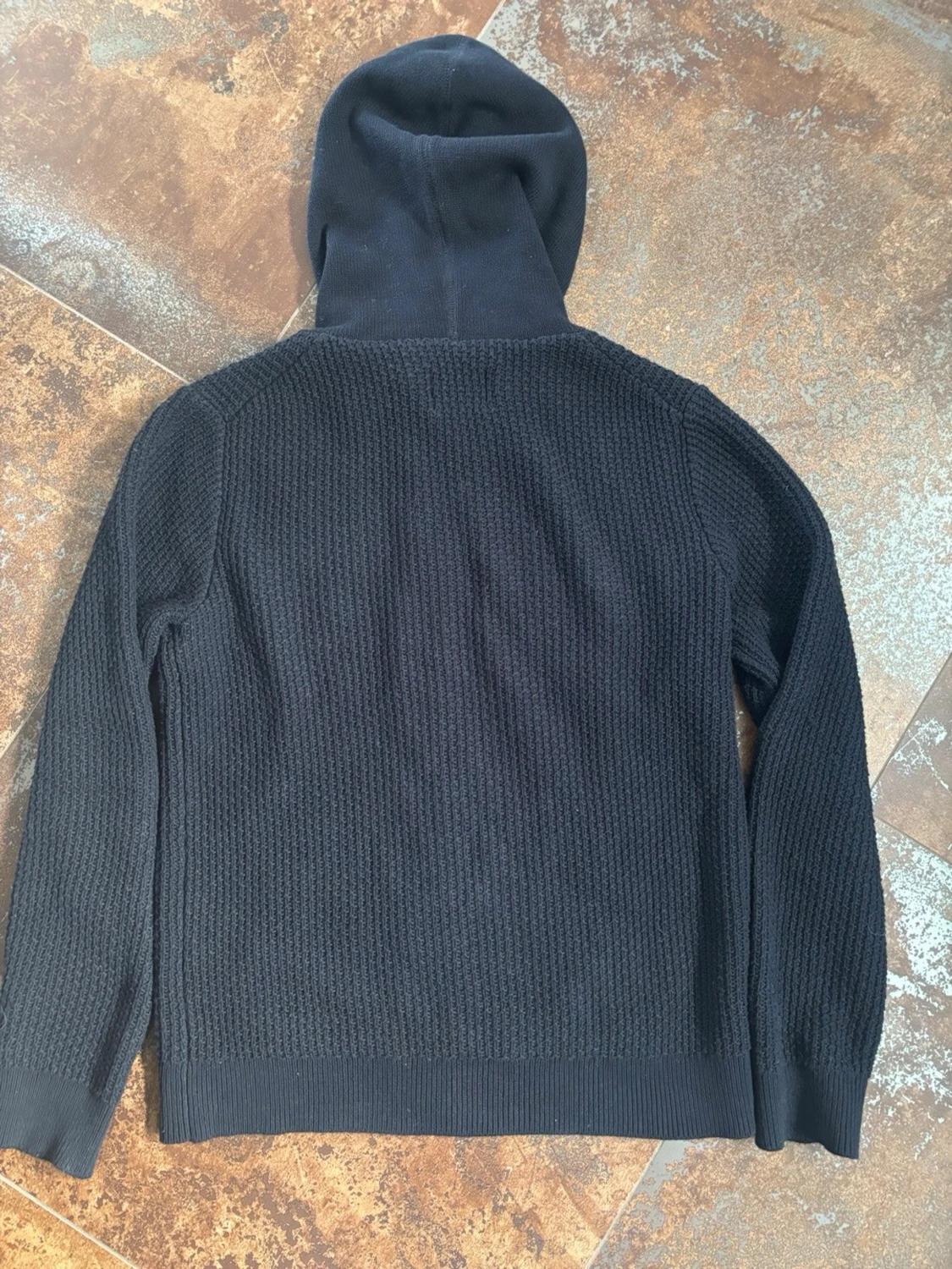 Mörkblå stickad hoodie med knappar - 3