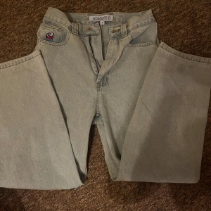 polar big boys - Riktigt feta big joy jeans. Bra använt och inget som man ser på sista bilden smen inget man kommer tänka på. Hör av dig om fler bilder o sånt. Jage 174 o jeansen är bra baggy 