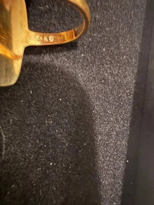 Guldfärgad Marks and Spencer ring -   Guldfärgad ring från M&S. Storlek 18.5 mm. Etui medföljer inte