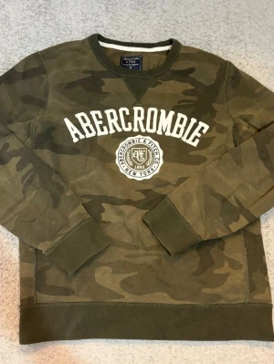 Abercrombie & Fitch vintage camo sweater XS - Vintage Abercrombie & Fitch camo sweater i storlek XS. Mycket fint skick💕💕