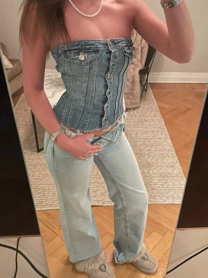 Korsett  - Jeans korsett från Zara, storlek xs men passar också s