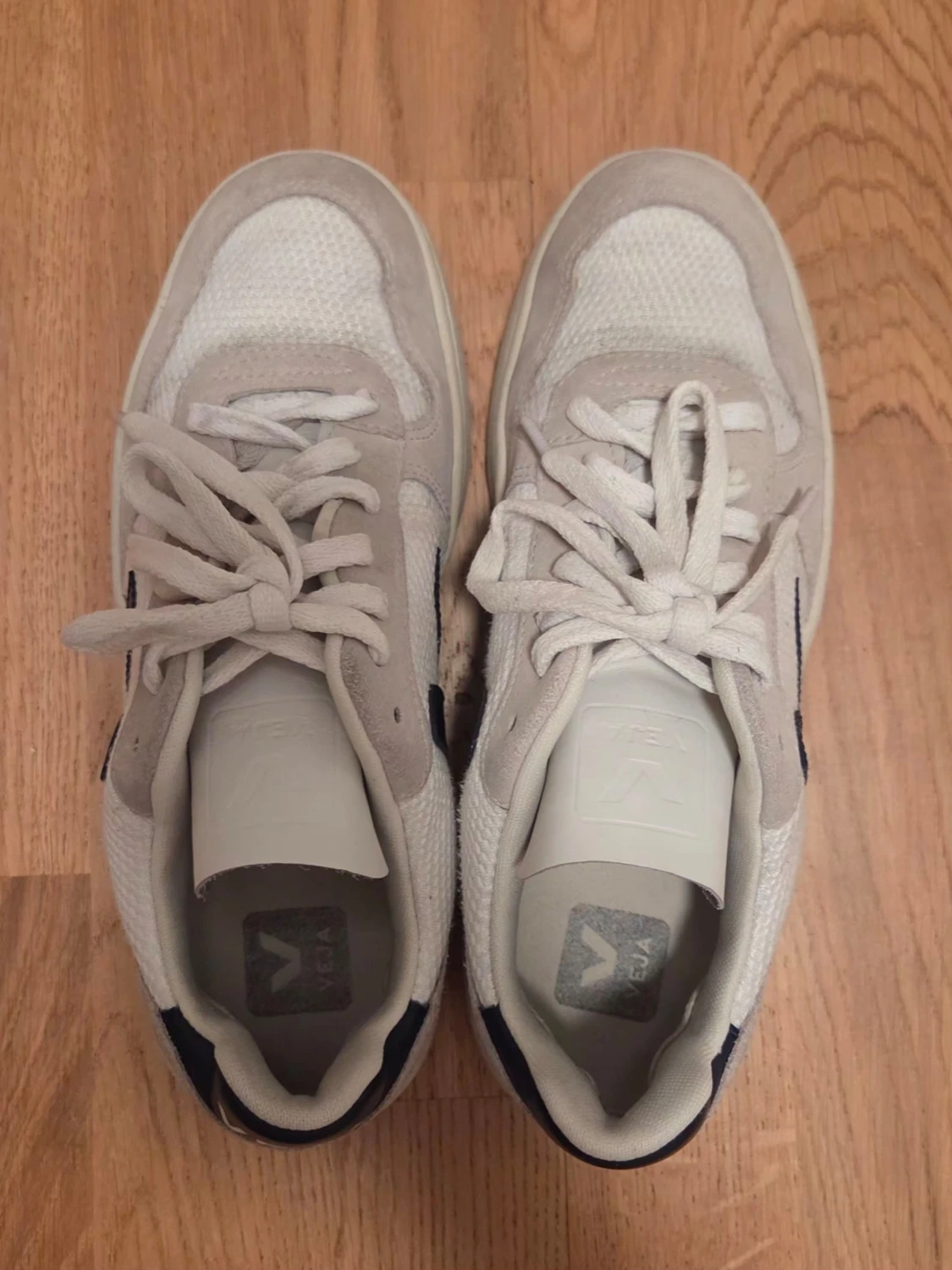 Vita Veja sneakers med blå detaljer - 2