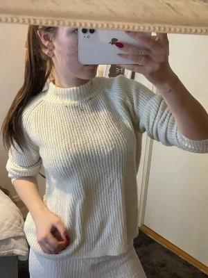 Stickad tröja - Använda litegrann men bra skick💕💕 Kontakta mig för fler bilder🤗🤗