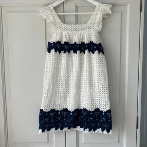 Klänning - Så fin sommarklänning från Zara. Super populär🩷