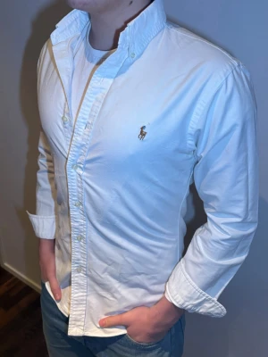 Vit skjorta från Ralph Lauren - Fin skjorta från ralphlauren i topp skick.