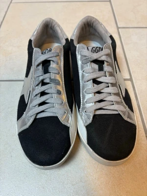 Golden Goose skor strl 41 - Golden goose skor i storlek 41 mycket bra skick!