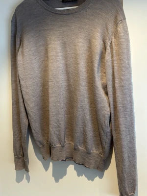 Beige stickad tröja  - Nästan aldrig haft på mig köpt för 1300