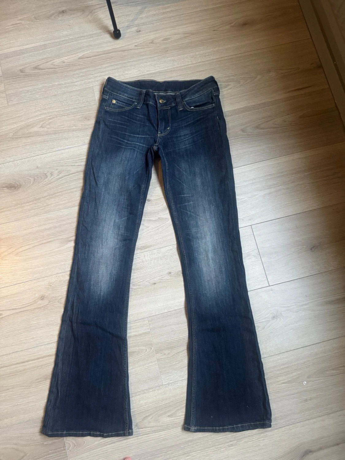 Mörkblå bootcut jeans