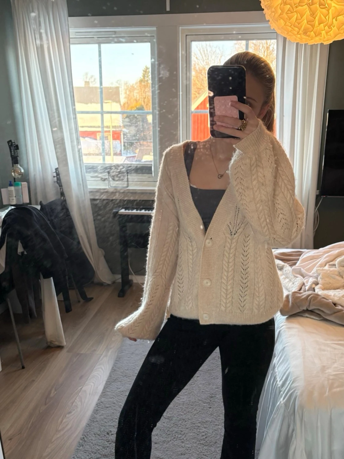 Beige stickad kofta från dobber  - 1