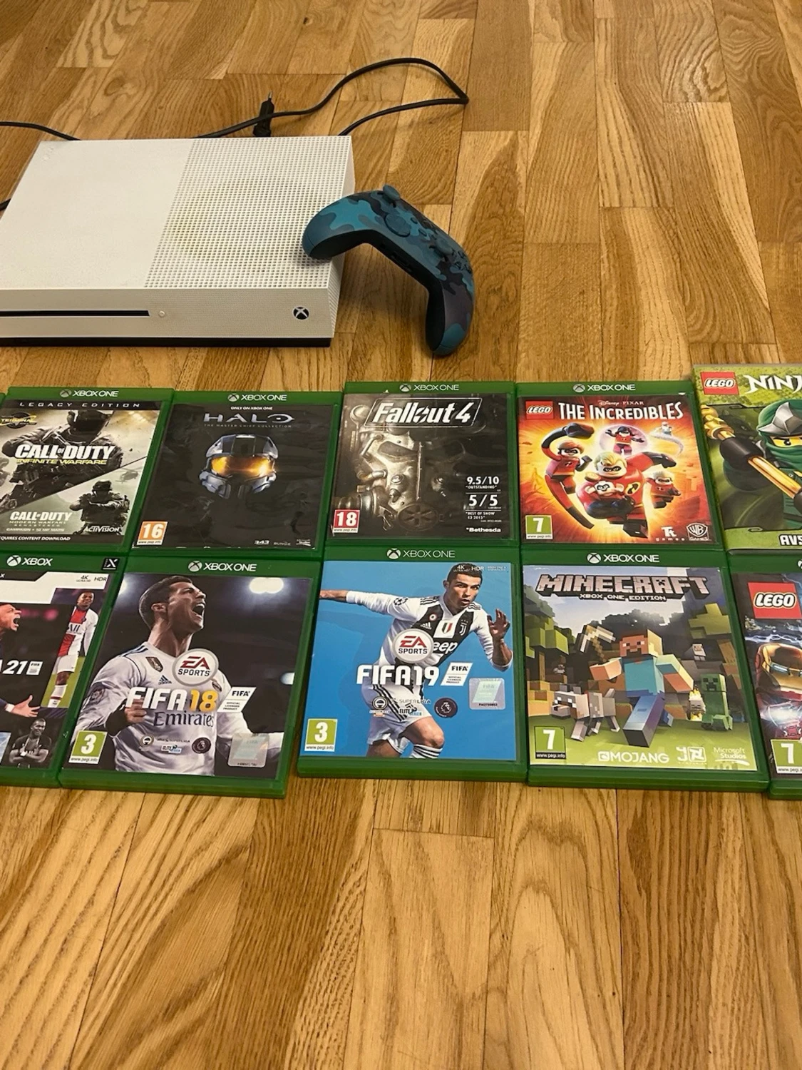 Xbox One S med handkontroll och spel - 1