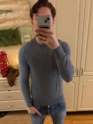 Morris Tröja - Säljer denna ljusblåa tröja från Morris | Tröjan är som ny utan några fel alls | säljs till ett bra pris! | 100% merinoull | nypris ligger på 1799:- | Hör av dig vid minsta lilla fråga!