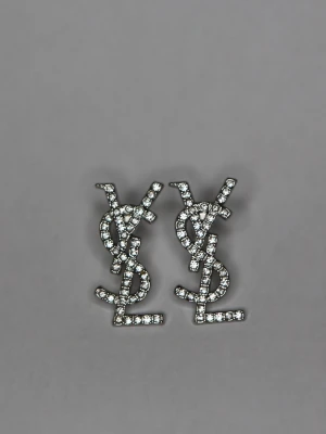 Örhängen  - Helt nya i obruten förpackning 