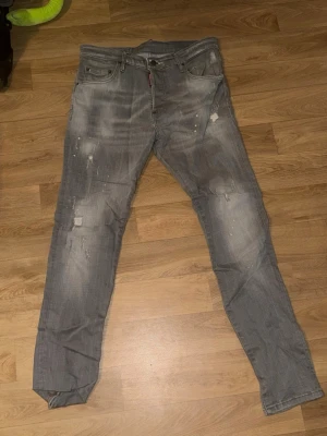 Dsq2 jeans (Grå) - Jeans som passar bra till sommaren! 