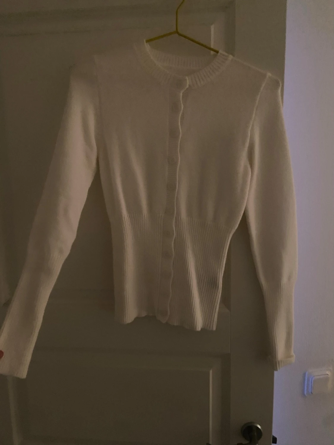 Vit ribbad kofta med knappar - 2