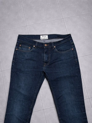 Acne studio jeans - Snygga blåa jeans från märket Acne studios för män till salu. Nyskick, Storlek 32/32. Hör av dig vid intresse/frågor. PRIS KAN DISKUTERAS!