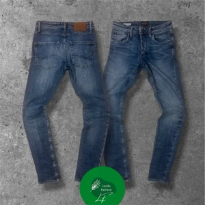 Jack & Jones jeans Slim/Glenn - Säljer dessa blå jeansen från Jack & Jones | W29 L32 | modell: Slim/Glenn | skick: 8/10, inte nyskick | Skriv vid frågor, pris kan diskuteras vid snabb affär 🤝