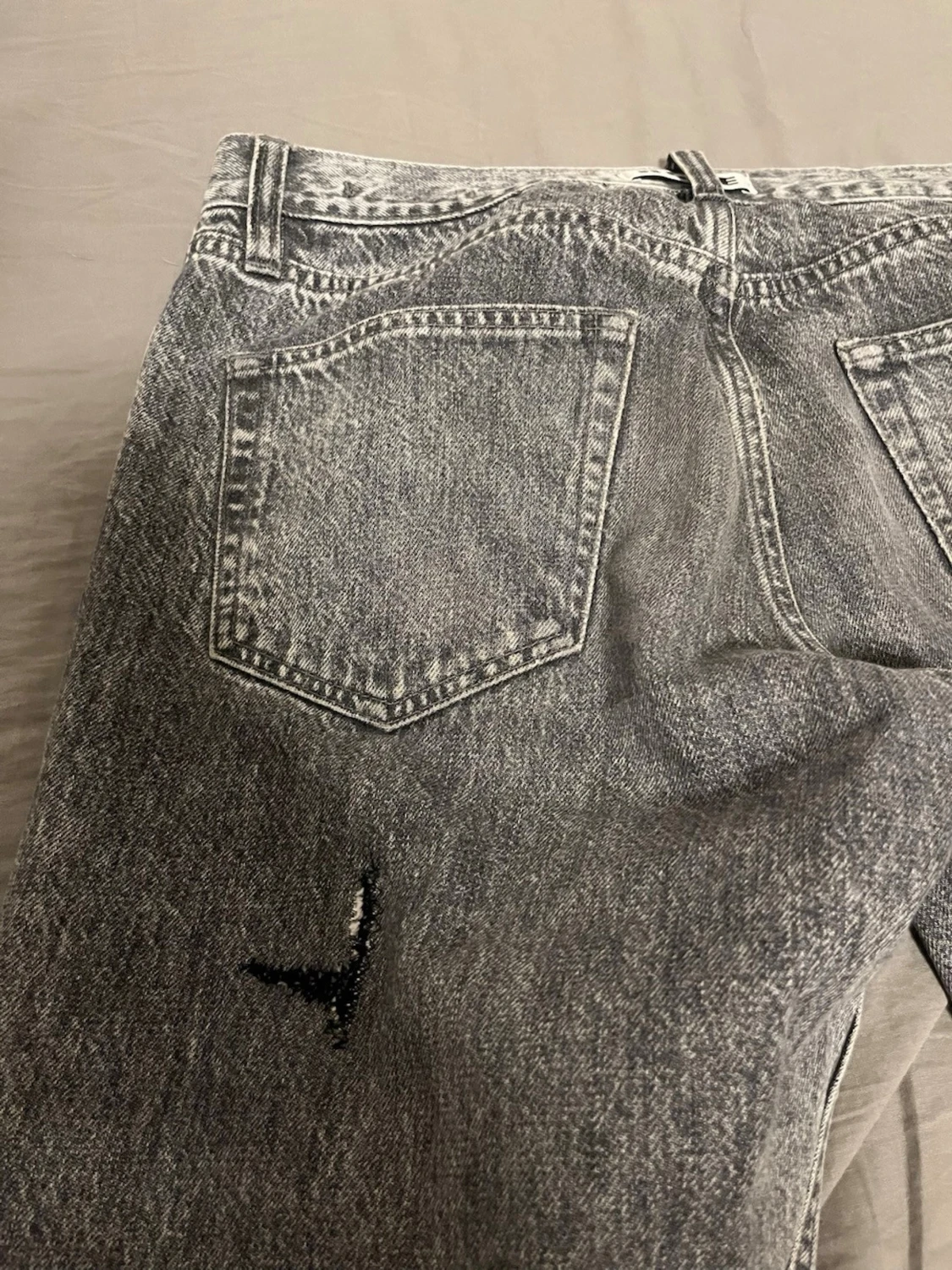 Grå raka jeans med tvättad look - 2