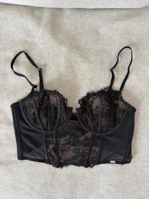 Lindex bh  - Använd vid 1 tillfälle, nyskick!  Storlek: 75C (passar mig som har S)  Kollektion: Ella M  Köpt för 349:- 