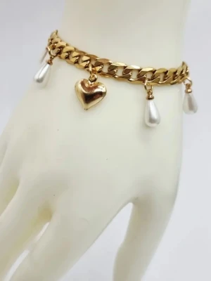 Handgjort armband med pärlor och hjärta  - Material-rostfritt stål.  Kedjetjocklek-6,2mm . 