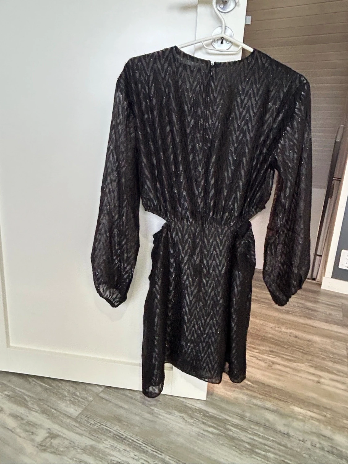 Svart omlottklänning med mönster från Mango - 2